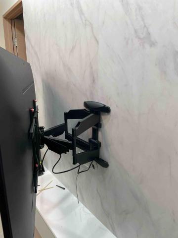 林鈞宸 -  電視伸縮壁掛施工