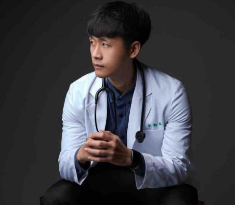 劉翰融-醫學系書卷獎、十年教學經驗 - 