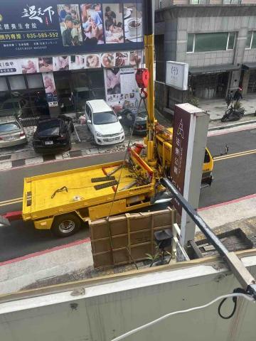 心專業搬家公司-全心企業社 - 吊車搬運