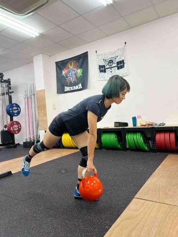 力技運動工作室 - 壺鈴單腿硬舉舉