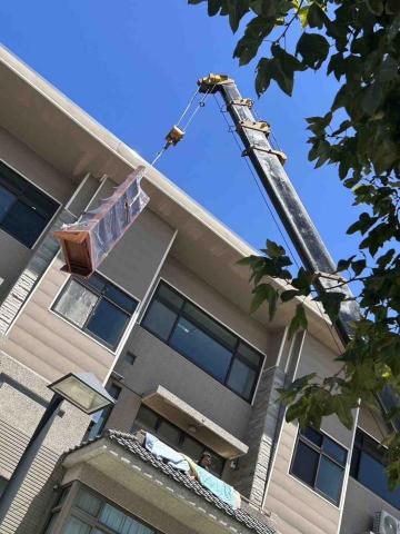 心專業搬家公司-全心企業社 - 吊車搬運