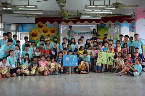 施則羽 - 擔任國小夏令營隊輔