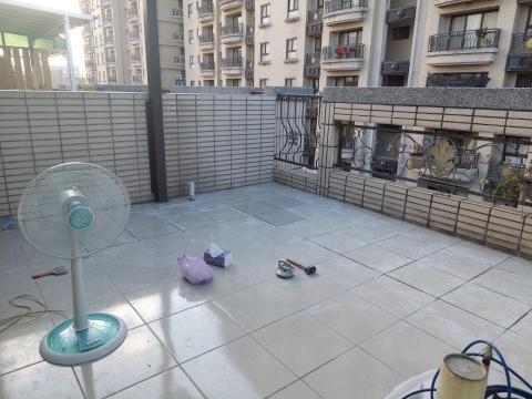 冠住磁磚工程行 - 頂樓磁磚整平，免打除，不用重新做防水