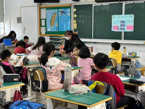 黄郁婷 - 在國小做口腔衛生宣導