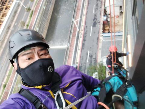 霹靂貓 - 我偷偷拍同事跟我的合照