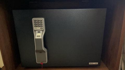 台北新北保險箱打不開？ 專業開鎖維修  電子鎖故障 密碼遺失 - 