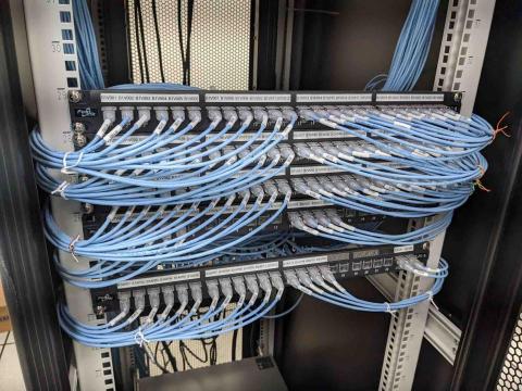 華宣工程有限公司 - 機櫃整理