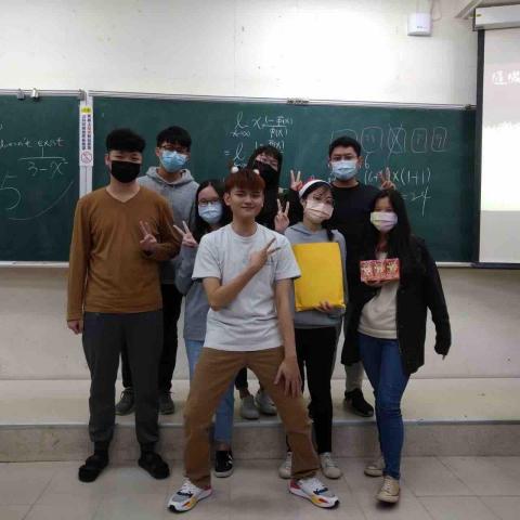 林俊庭 - 東華大學線性代數演習課活動