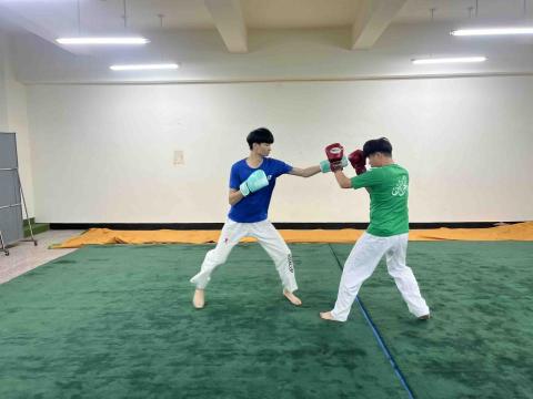 ROY - 踢拳教學訓練 ROY - 踢拳教學訓練