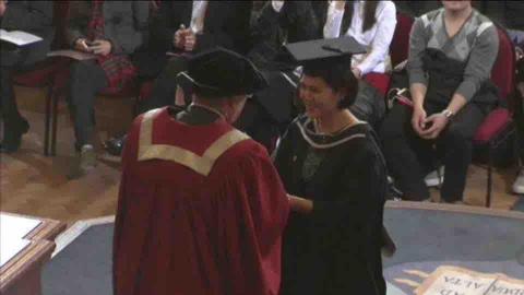 Daphny 黃 - 2016年 畢業於英國伯明罕大學研究所國際企業系
Graduated from UoB MsC International Business