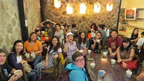 Daphny 黃 - 2014年 逢甲大學華語中心舉辦的九份一日遊