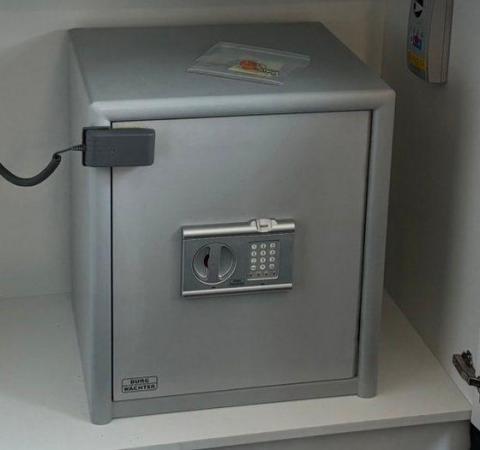 台北新北保險箱打不開？ 專業開鎖維修  電子鎖故障 密碼遺失 - 德國製保險箱
