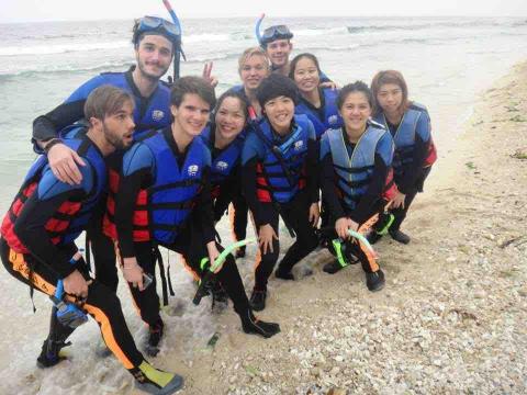 Daphny 黃 - 與國際交流志工隊的外國學伴們到小琉球一同旅遊