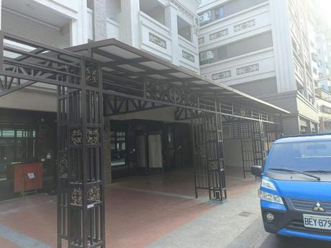 順強不鏽鋼-台南分行 - 高雄大寮區透天住宅  不銹鋼烤漆採光罩