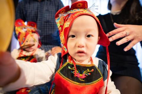 林 益賢 - 抓周攝影，捕捉大人小孩可愛有趣的一瞬間，合照個人皆會拍攝。