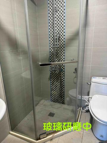 陳盛得 - 玻璃研磨中