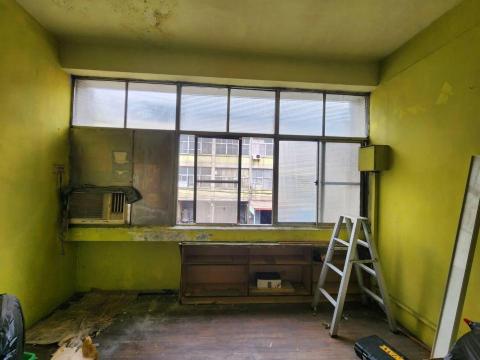 龍達鋁門窗 - 四拉氣密窗施工前