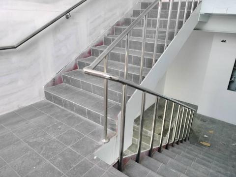 佑馥企業有限公司 - 一踏一支不鏽鋼扶手