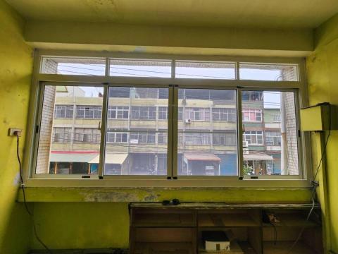 龍達鋁門窗 - 四拉氣密窗有開天（包窗）