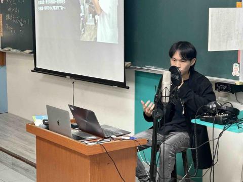 台中Style work吉他教學團隊 - 博謙老師受邀至苗栗國立苑裡高中擔任《錄音工程》講師 台中Style work吉他教學團隊 - 博謙老師受邀至苗栗國立苑裡高中擔任《錄音工程》講師