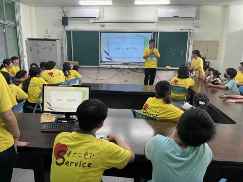 賴世勳 - 這個是我參加帶國小小朋友一起上課程的相關照片