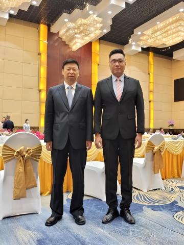 Richard Chen - 與現任中共中央臺灣工作辦公室 國務院臺灣事務辦公室最高領導宋濤主任合影紀念
