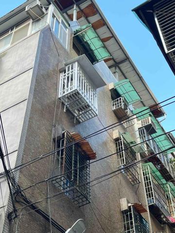 王宣諭 - 外凸鋁窗梭管施工