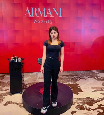 周彥妮 - Armani 擔任模特兒