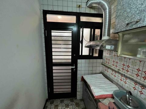 王宣諭 - 三合一門更換小窗更換施工