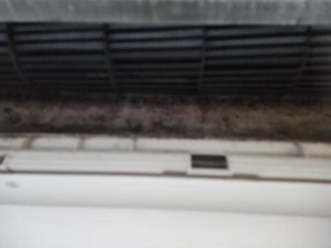 巫先生 - 拆卸水盤，風鼓後方嚴重發黴