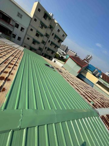 勤祥工程行 - 屋頂浪板防鏽噴塗