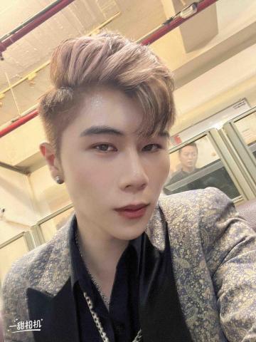 威捷 - 任職公關（有化妝）