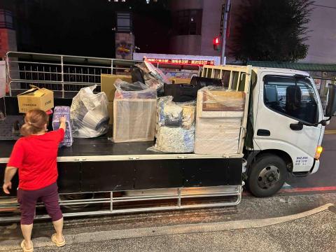 洪偉清 - 3/25搬家:高雄<板橋