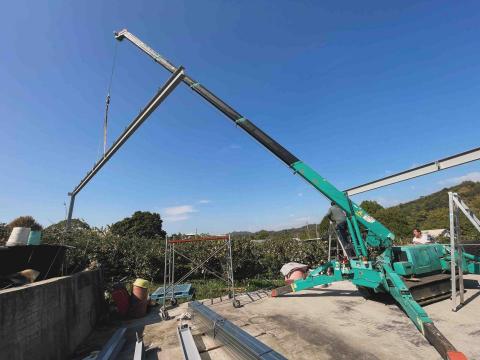 勤祥工程行 - 雨遮吊裝