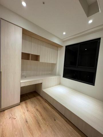 德康美系統櫃烏日店 - 次臥書桌連床頭櫃閃梁加床架抽屜  德康美系統櫃烏日店 - 次臥書桌連床頭櫃閃梁加床架抽屜