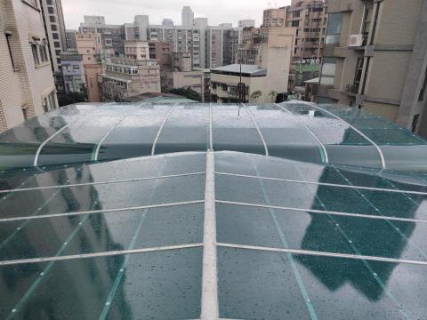 銓安工程行 - 更換採光罩pc板