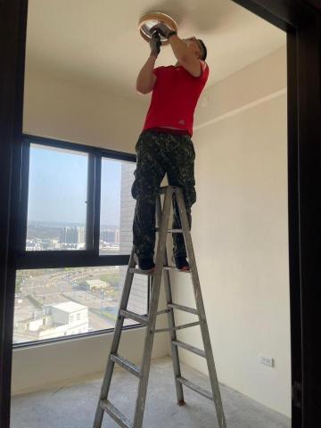 大鴻水電 - 安裝吸頂燈