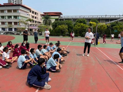 陳竑睿 - 之前是體育老師