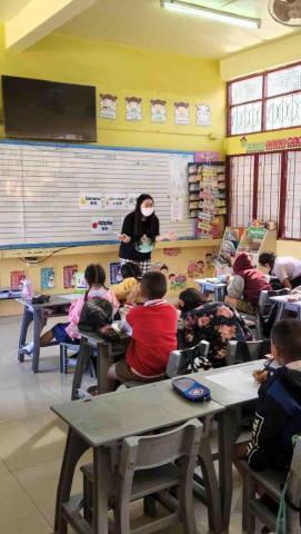 王品閑 - 教導國小一年級學生英文