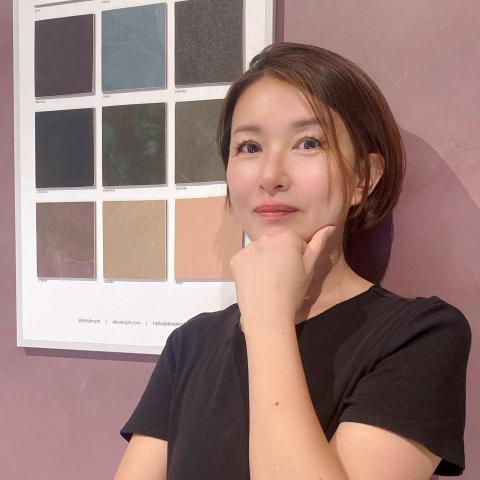 提供同步口譯服務的專家Sandra