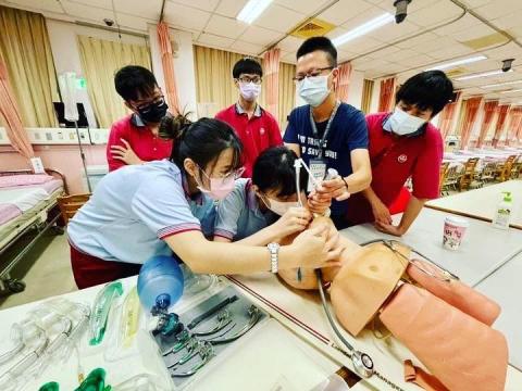 基本救命術講師-柏叡 - 護校高級心臟救命術教學