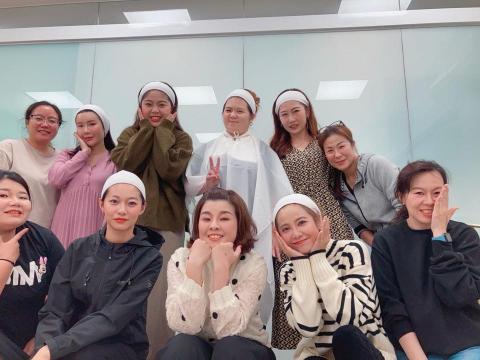 藍海美容美學技導 - 自己也下海被畫了