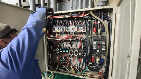 沃克曼水電泥作工程 - 大電箱維修更換斷路開關與新增線路