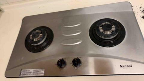 松和清潔工程行 - 灶台完成✅成品照❗️
此部分的清理過程中，有時會不小心在清理完後發現火爐無法使用，但我們家師傅百分之百不會讓客戶有這煩惱！請相信我們的專業！