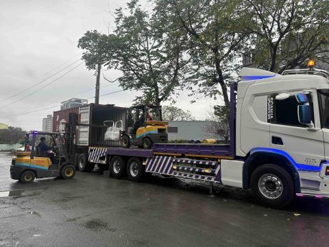 翔順起重工程有限公司 - 出口貨櫃裝載