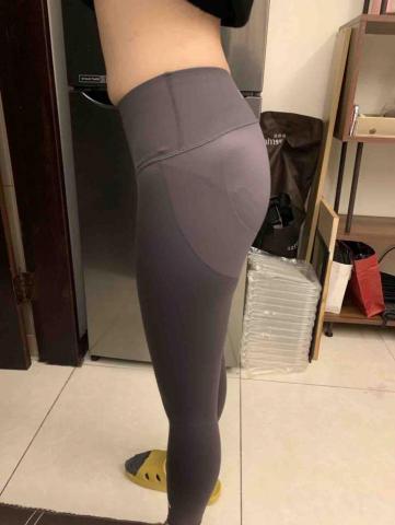 Momo - 還沒開始接受訓練
女性1982年出生
也就是小姐逐漸轉化成沙發馬鈴薯的進程，是日積月累的。