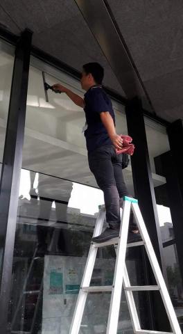 水塔先生 - 玻璃清潔