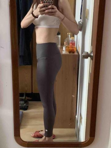 Momo - 訓練三週的成果
通常都是這個階段之後會越來越有動力喔。因爲她嚐到了進步的紅利。 
骨盆明顯有了變化，她的肩頸酸痛也改善了，接著是訓練她的背與核心。鼠悉處越來越有型。