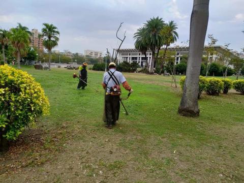 多利景觀園藝 - 中正文化中心草皮修剪