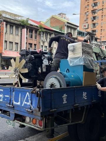 林永章 - 大樓發電機組更新無車道設施機組需分解延樓梯搬運下地下室組裝,機組工廠先分解後載運到現場